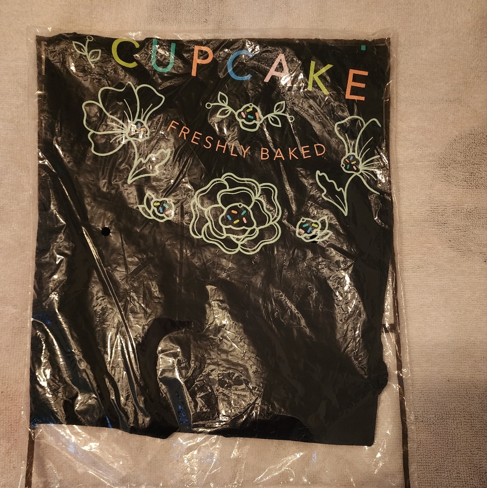 SALE! Johnny Cupcakes Woman's Small Flower Cakes Tee - Picture 2 of 2